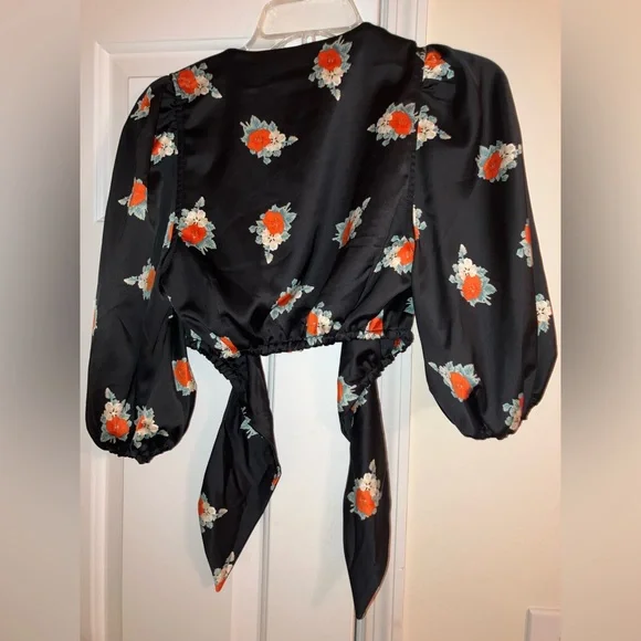 Ganni crop top. Worn once. Good condition. Size medium. - Picture 3 of 3